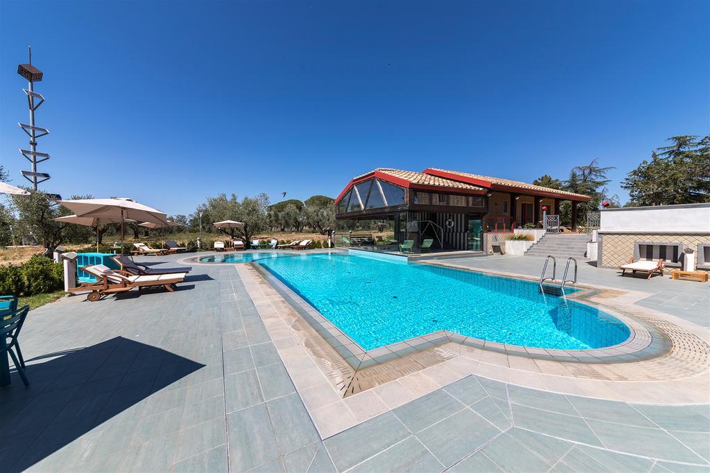 Traldi Resort Vetralla Bagian luar foto