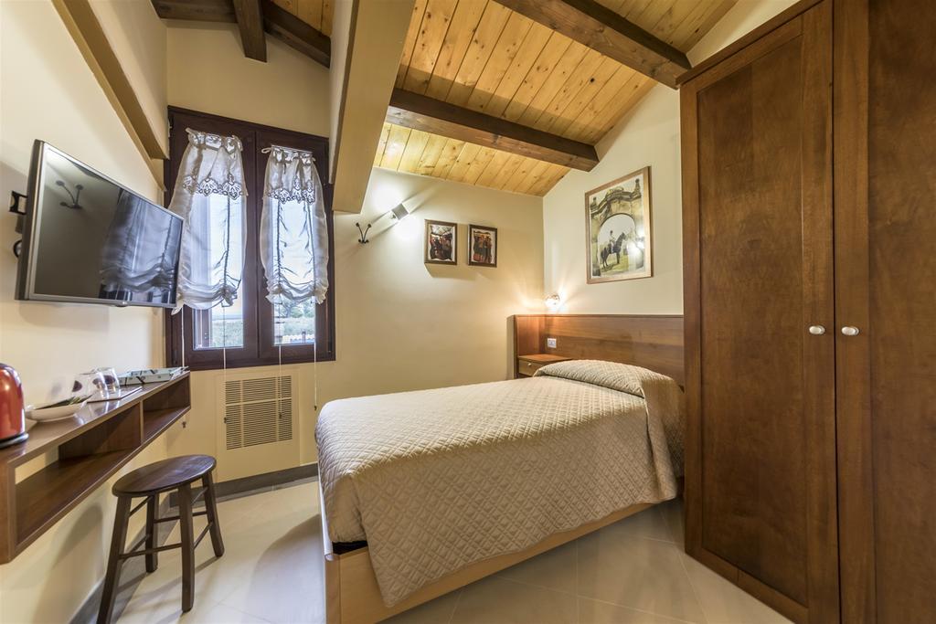 Traldi Resort Vetralla Bagian luar foto