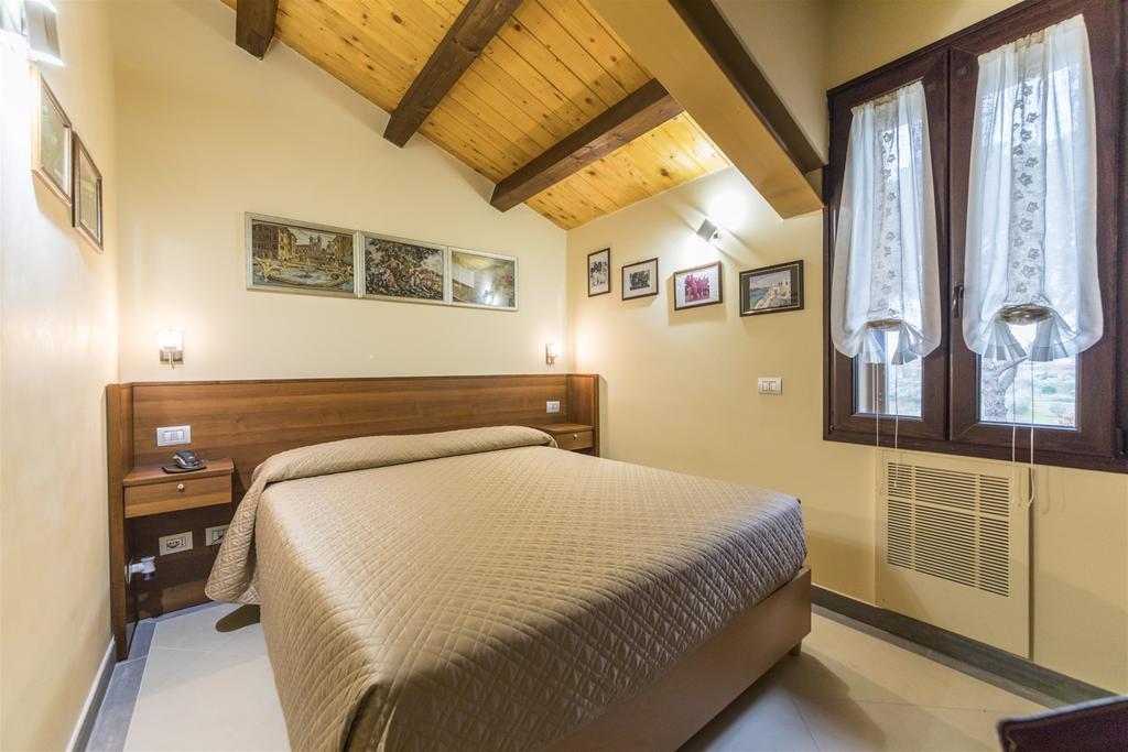 Traldi Resort Vetralla Bagian luar foto